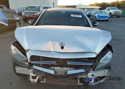 2015 Mercedes-Benz C 300 z USA, uszkodzony, nr VIN 55SWF4JB8FU064568